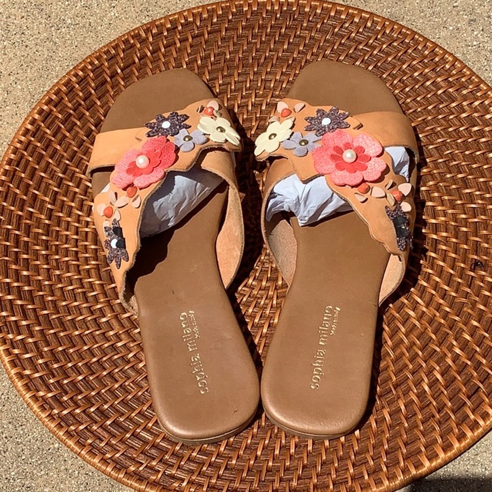 Sophia Milano leather flower sandals - Picture 3 of 7